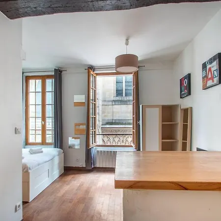 Апартаменты Au Coeur Du Marais - Iii *